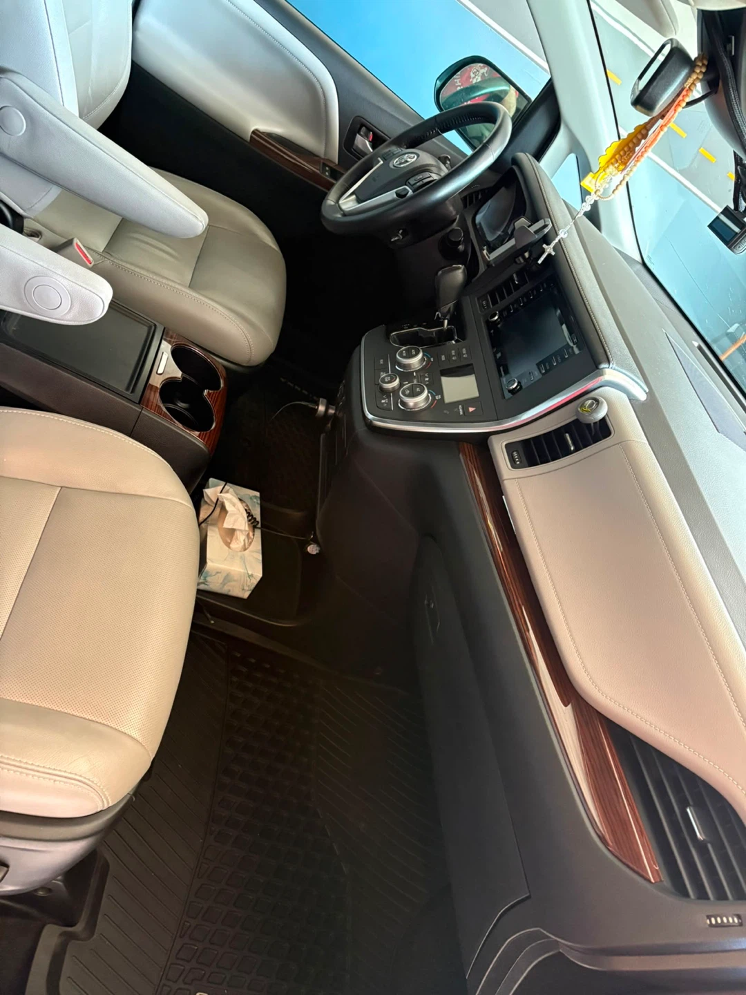 Toyota Sienna Minivan - photo 4
