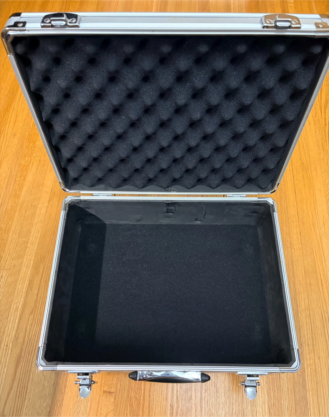 Aluminum Hard Shell Carrying Case - photo 2