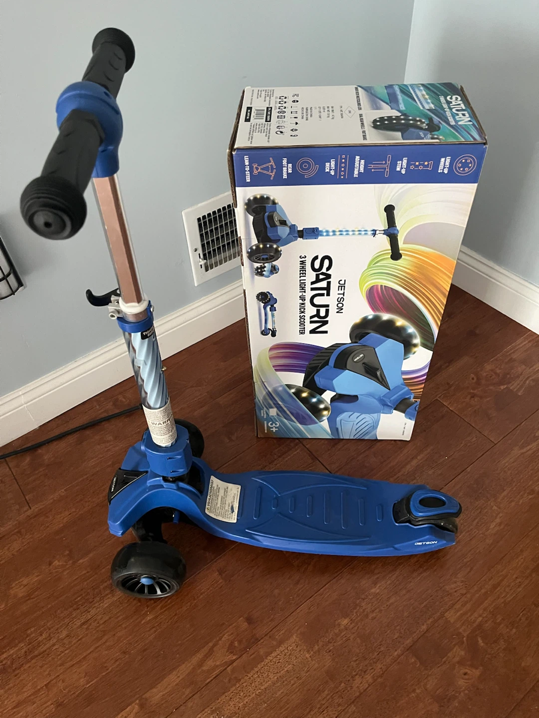 Jetson Saturn 3-Wheel Light-Up Kick Scooter