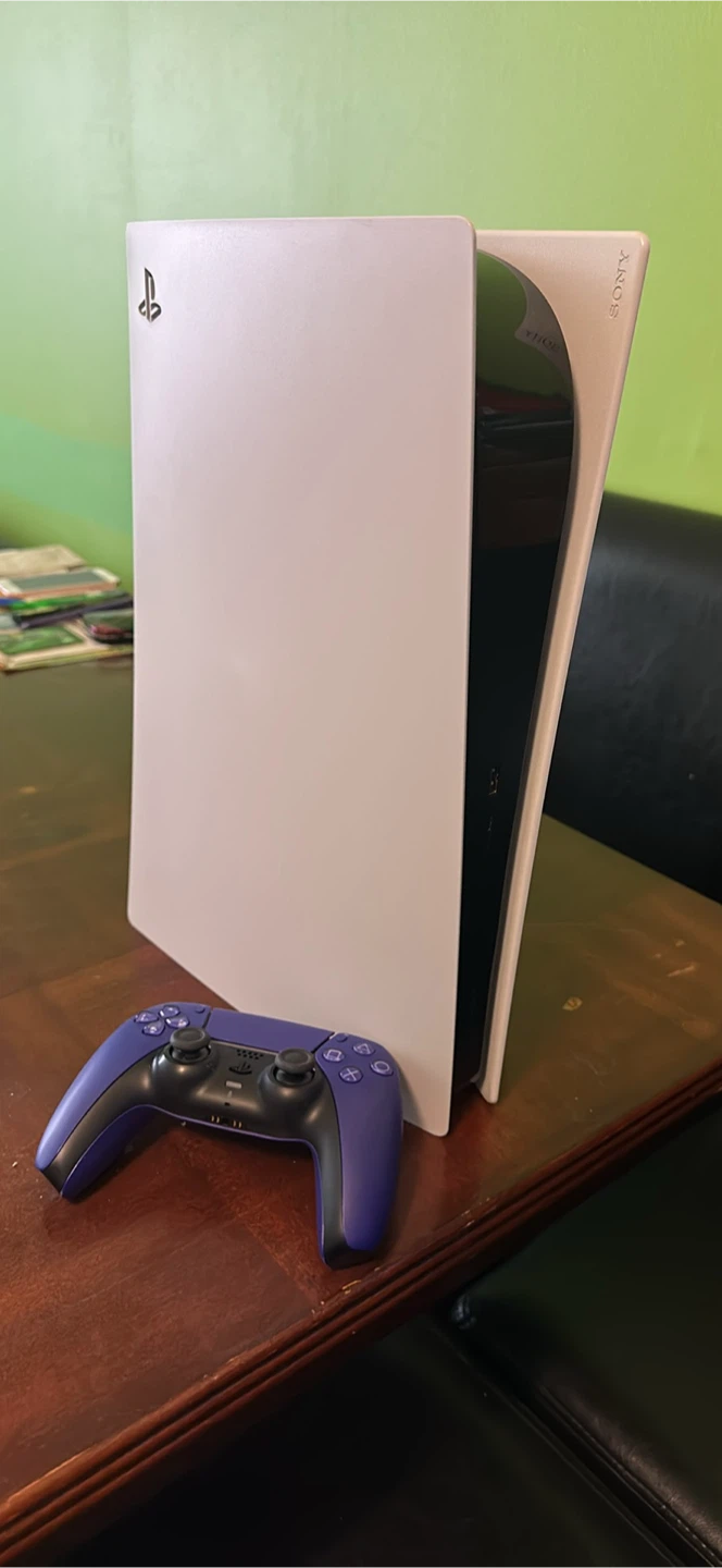 Sony PlayStation 5 in Mint Condition - photo 2