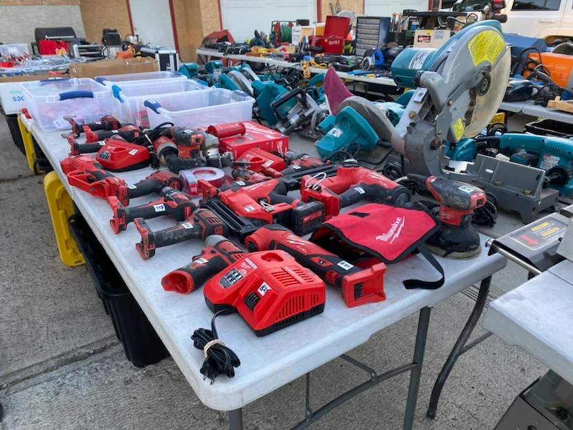Garage sale!! Sunday Oct 4 8:30am to 7:00pm 98 Thorncrest Rd NE - photo 2