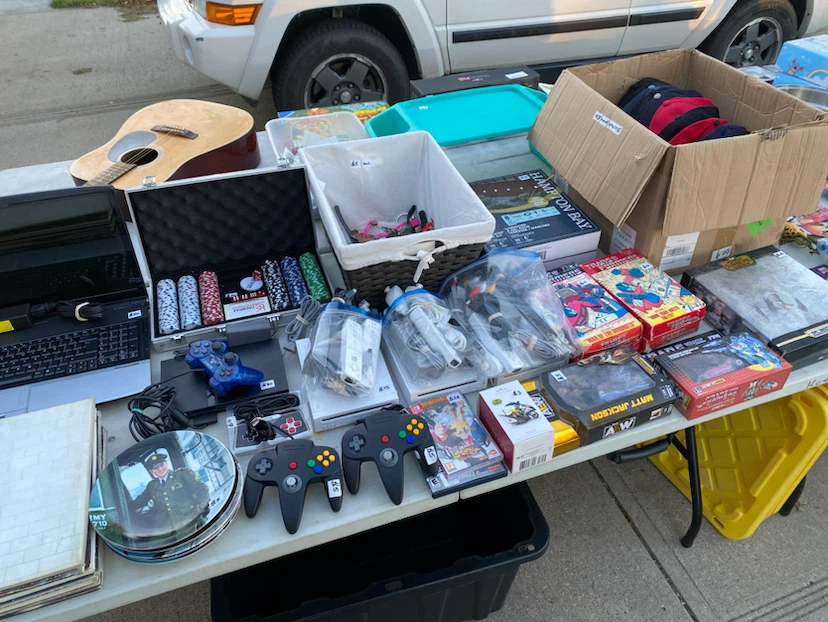 Garage sale!! Sunday Oct 4 8:30am to 7:00pm 98 Thorncrest Rd NE - photo 5