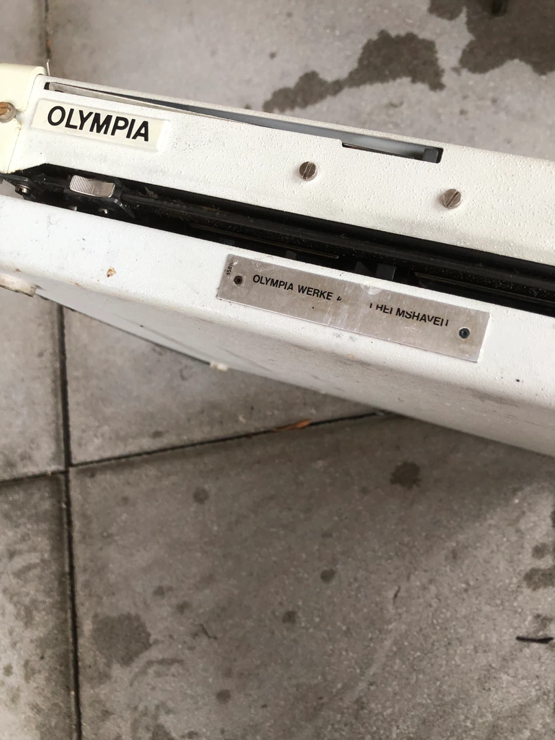 Olympia Vintage Manual Typewriter with Case - photo 4