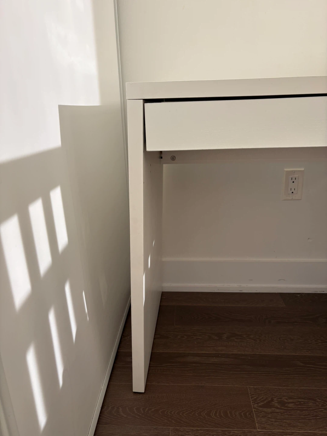 White IKEA MICKE Desk - photo 2