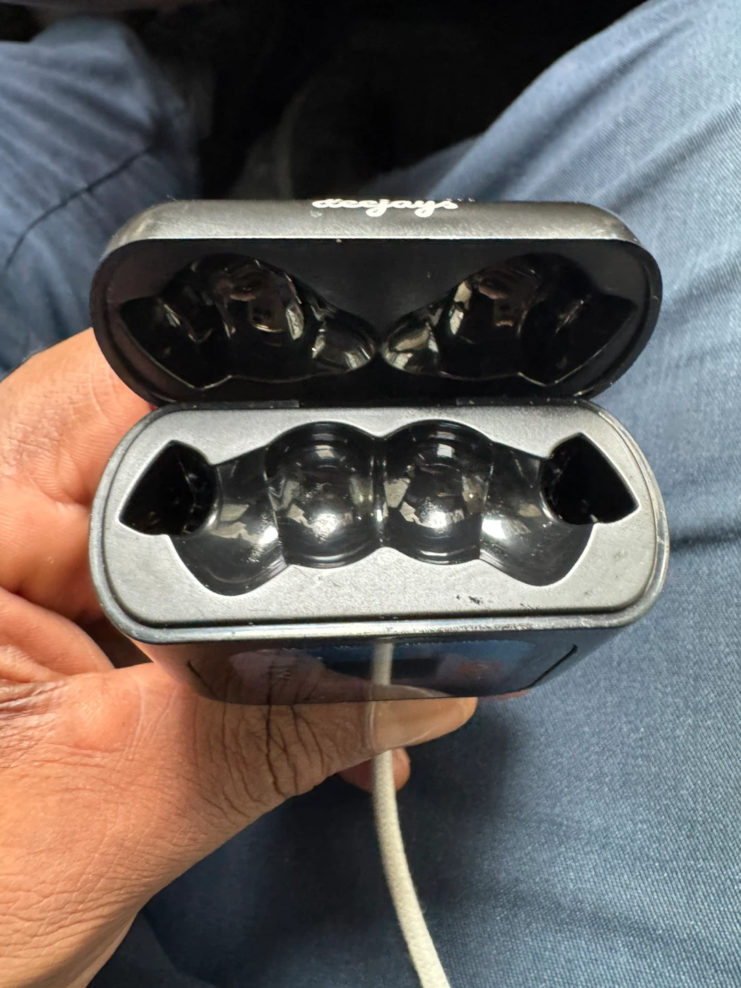 Deejays Earbuds Charging Case - photo 5