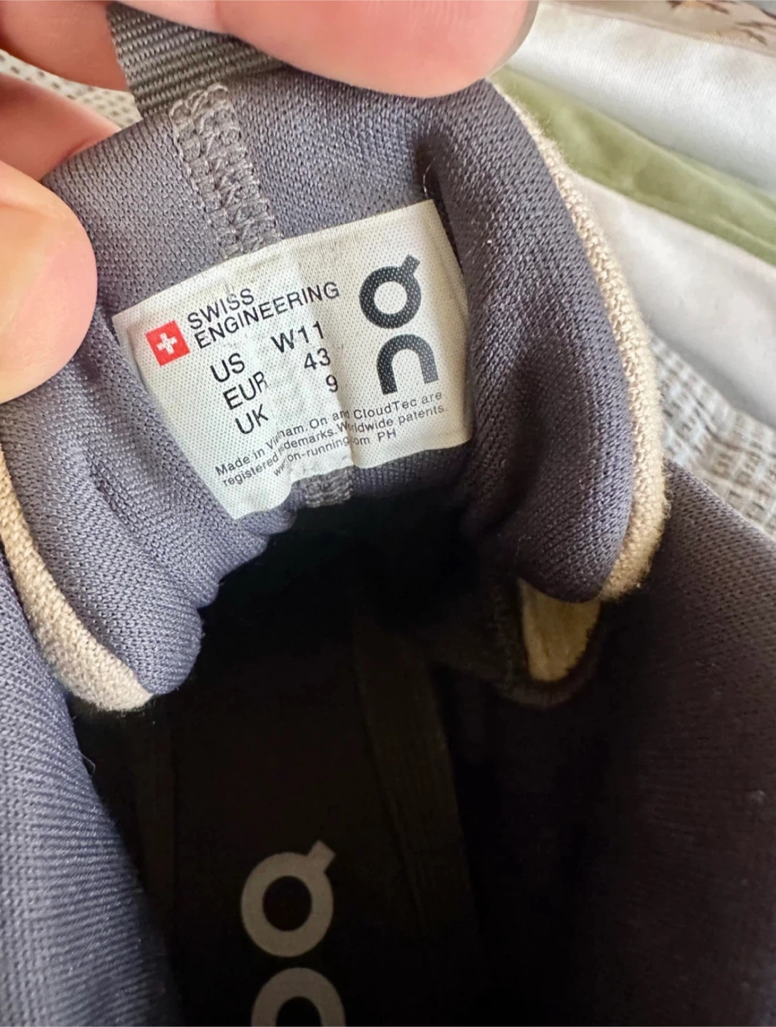 On Cloud Running Shoes - Size 9.5 - photo 5