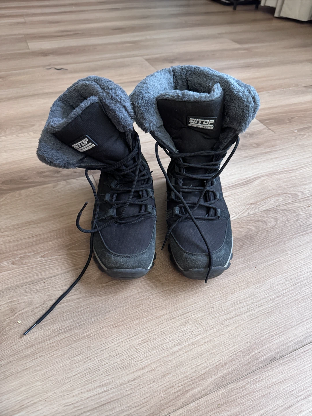 Snow boots