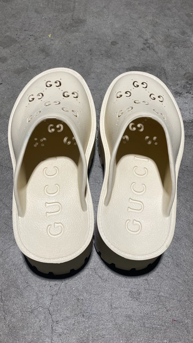 Gucci GG Rubber Sandals - photo 3