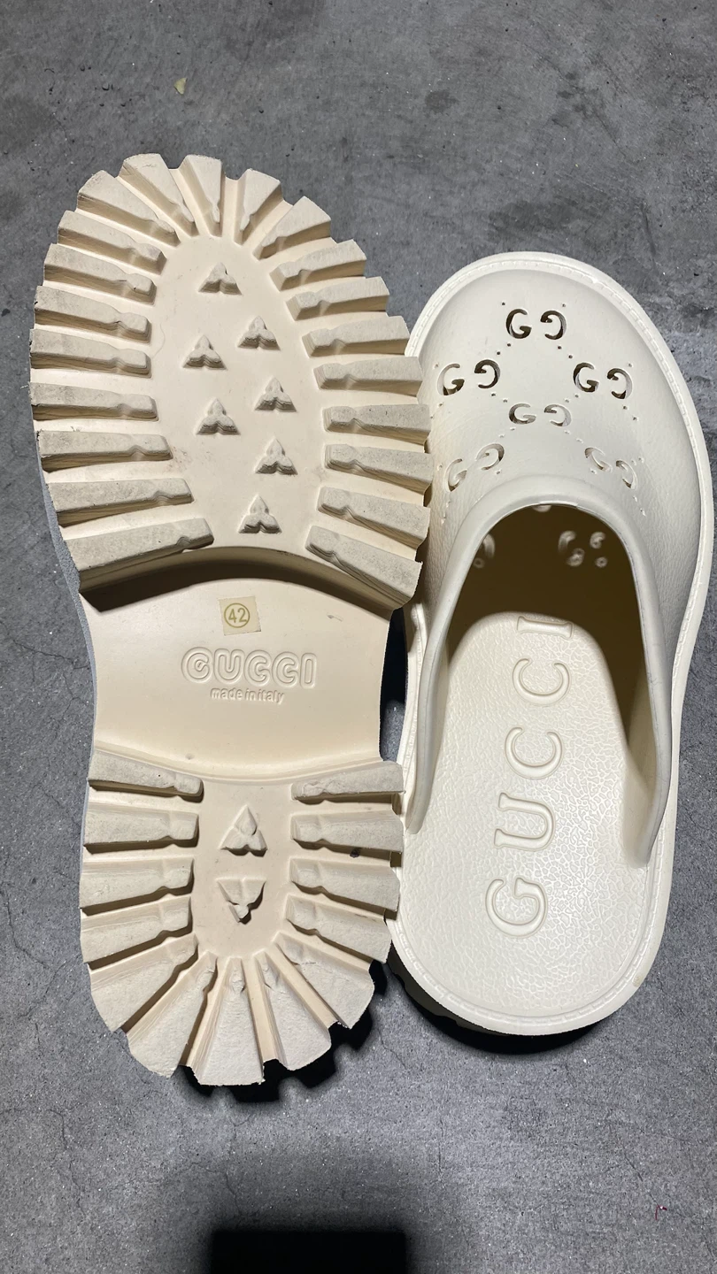 Gucci GG Rubber Sandals - photo 4