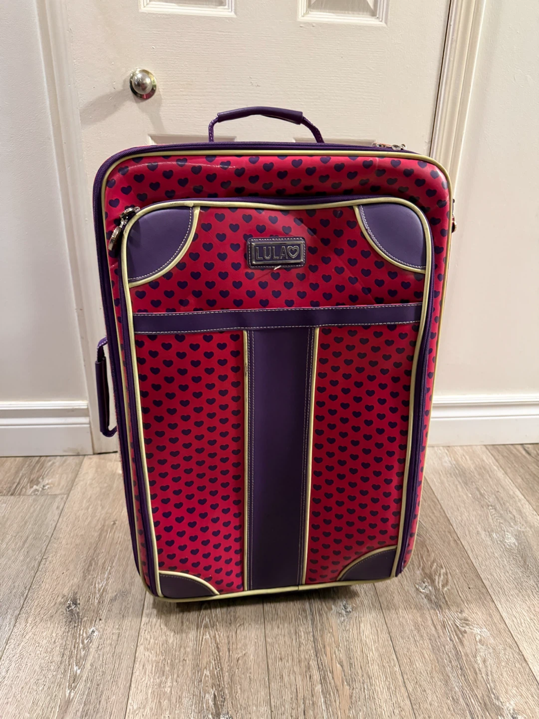 LULA Heart Print Rolling Suitcase
