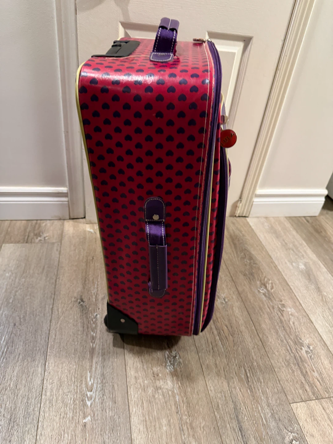 LULA Heart Print Rolling Suitcase - photo 2