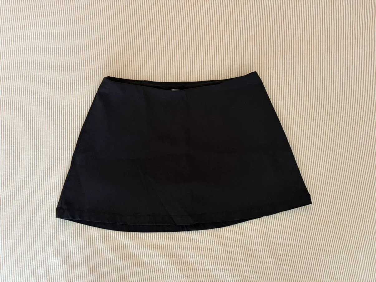 Garage Black Skort size Small