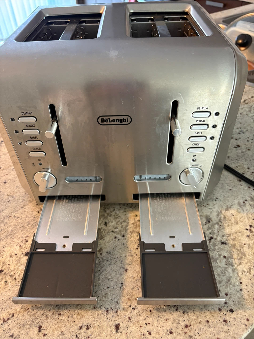 DeLonghi 4-Slice Stainless Steel Toaster - photo 3