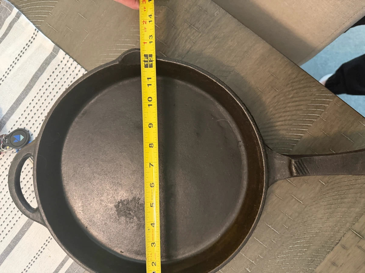 Cast iron skillet