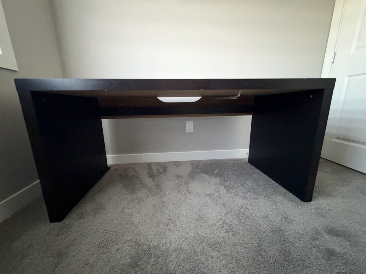 Desk - photo 4
