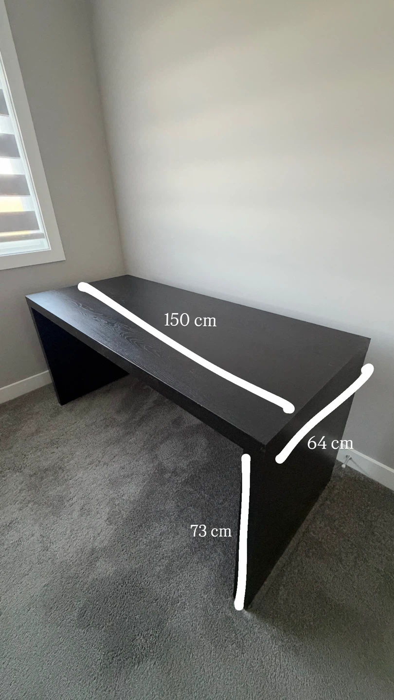 Desk - photo 5
