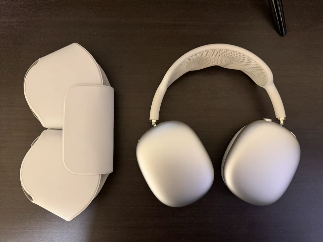Apple AirPods Max - LIKE NEW