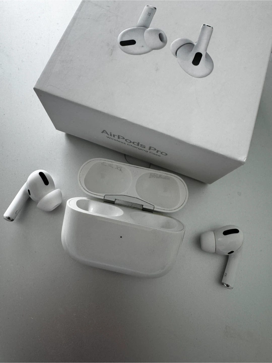 Apple AirPods Pro (1st Gen) Damaged