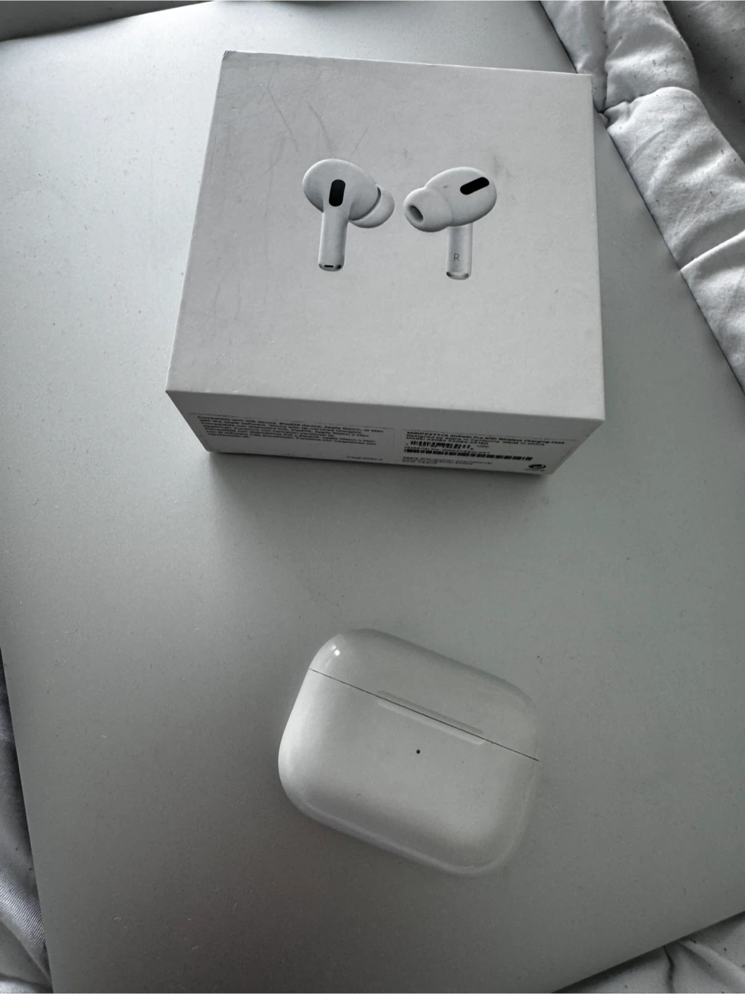 Apple AirPods Pro (1st Gen) Damaged - photo 3
