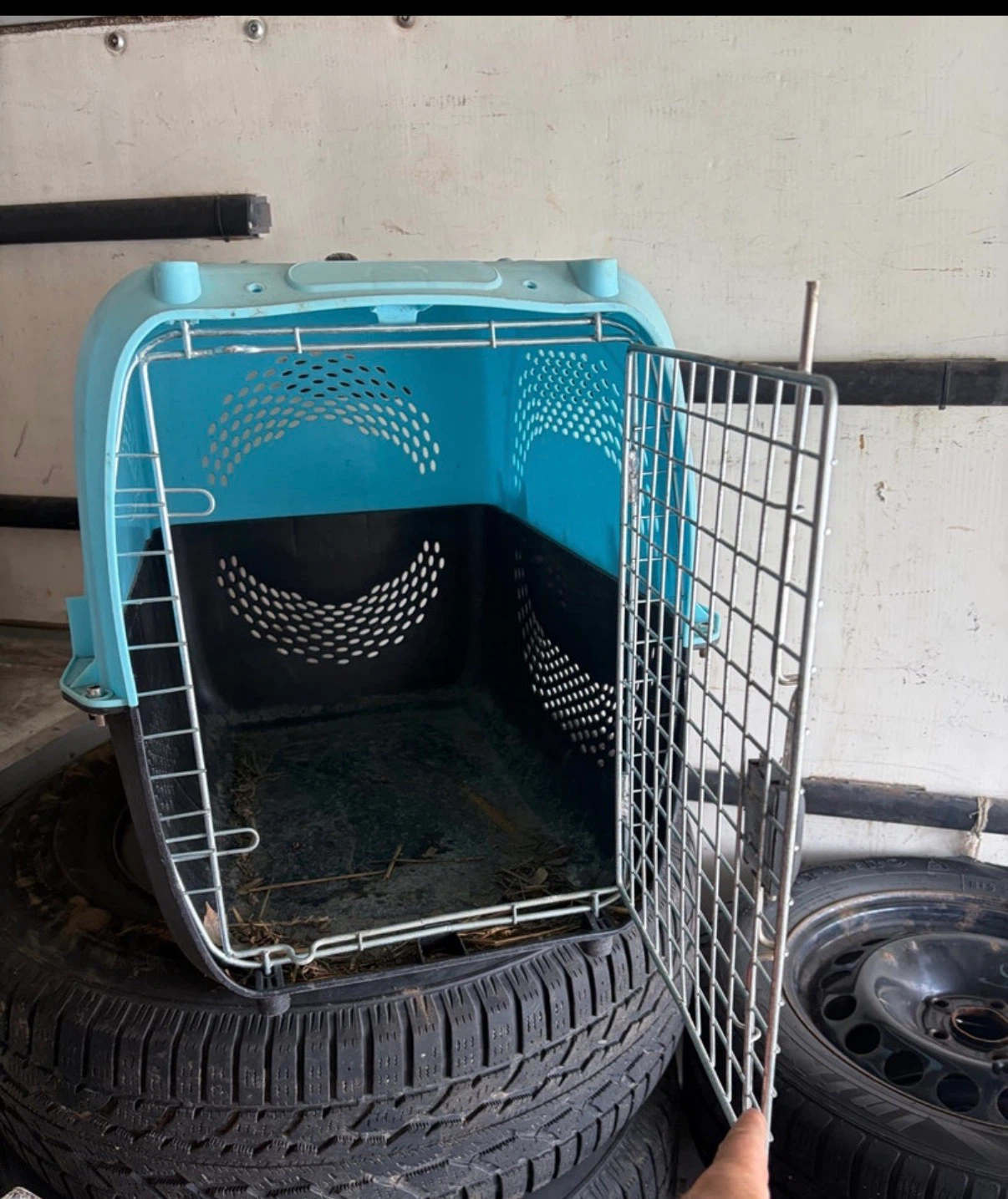 Blue and black pet travel carrier - photo 2