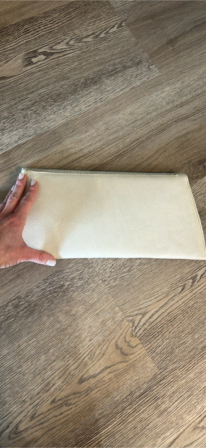 Cream Clutch Bag with Chain Strap - photo 4