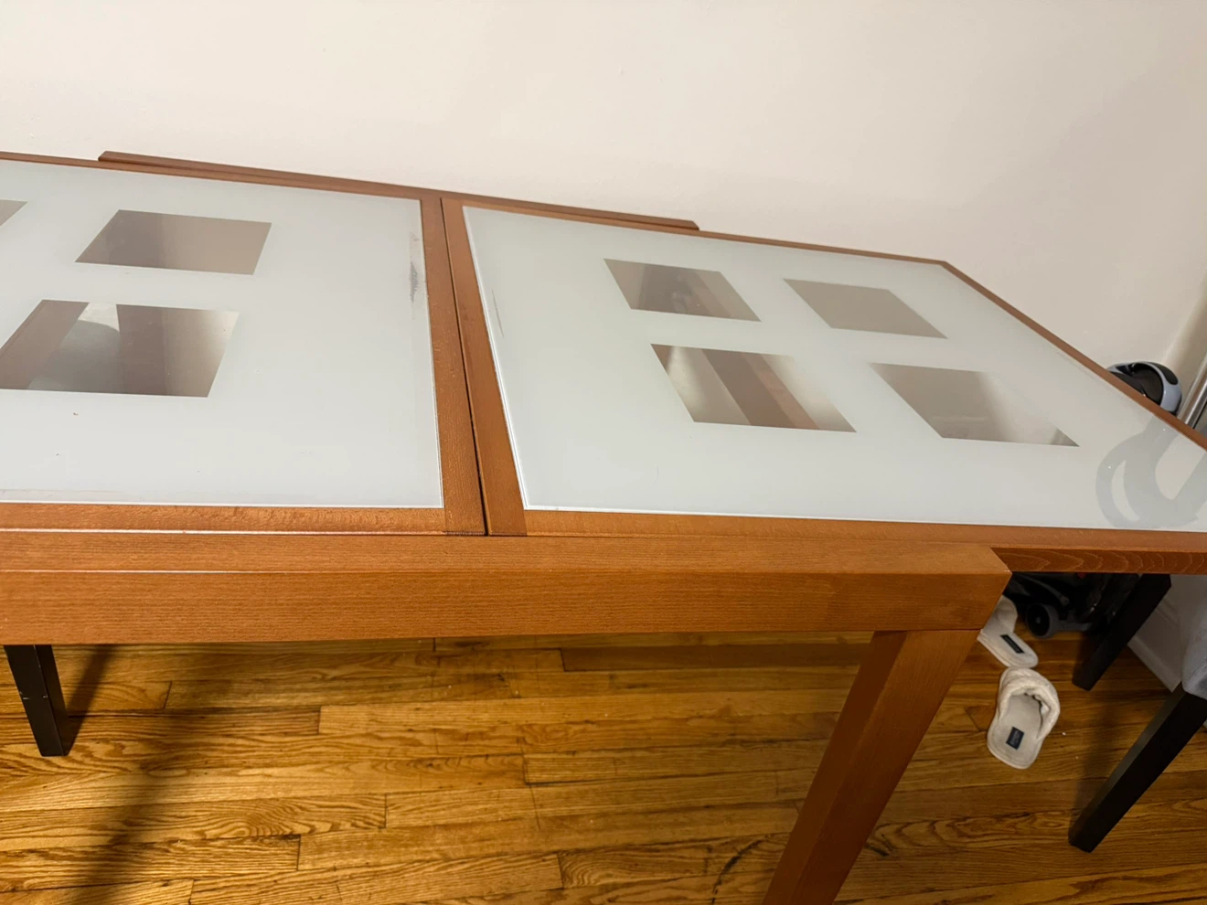 Extendable table with glass top - photo 2