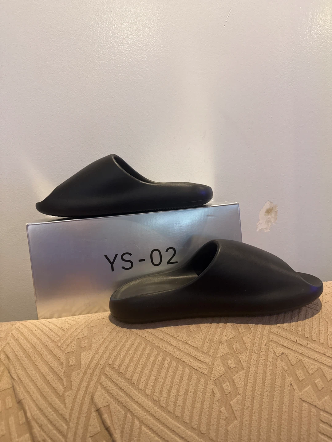 Yeezy YS-02 Coal Slides Size 9