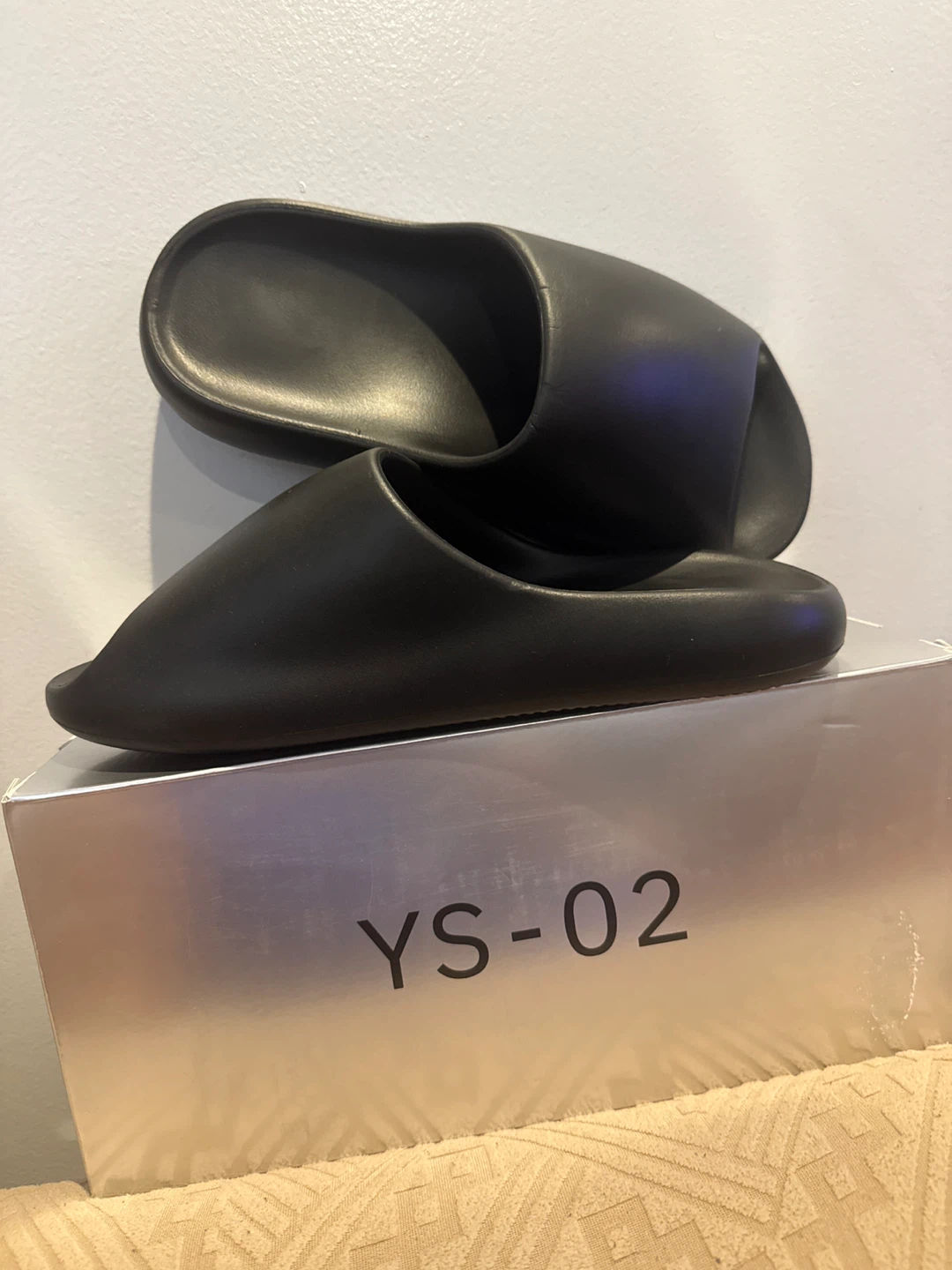 Yeezy YS-02 Coal Slides Size 9 - photo 3