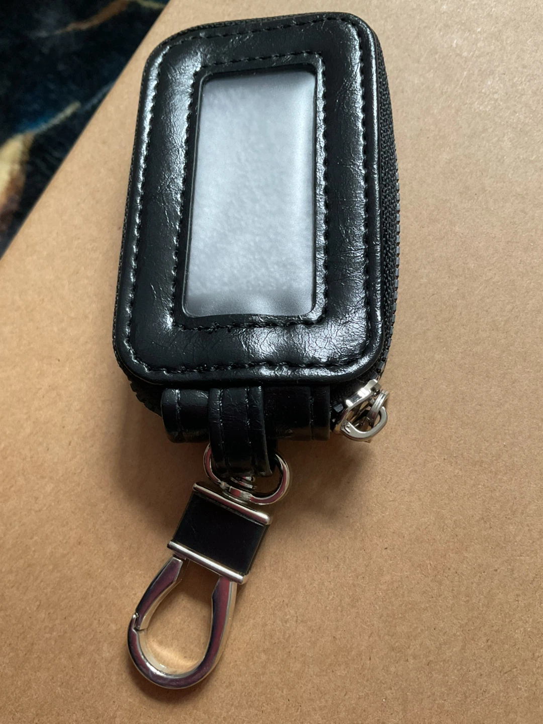 Black leather-look key fob case - photo 3