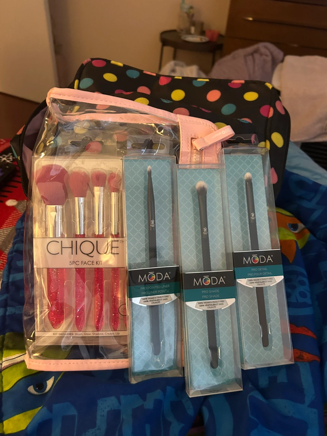 Chique 5pc Face Kit and 3 Moda Pro Makeup Brushes - photo 4