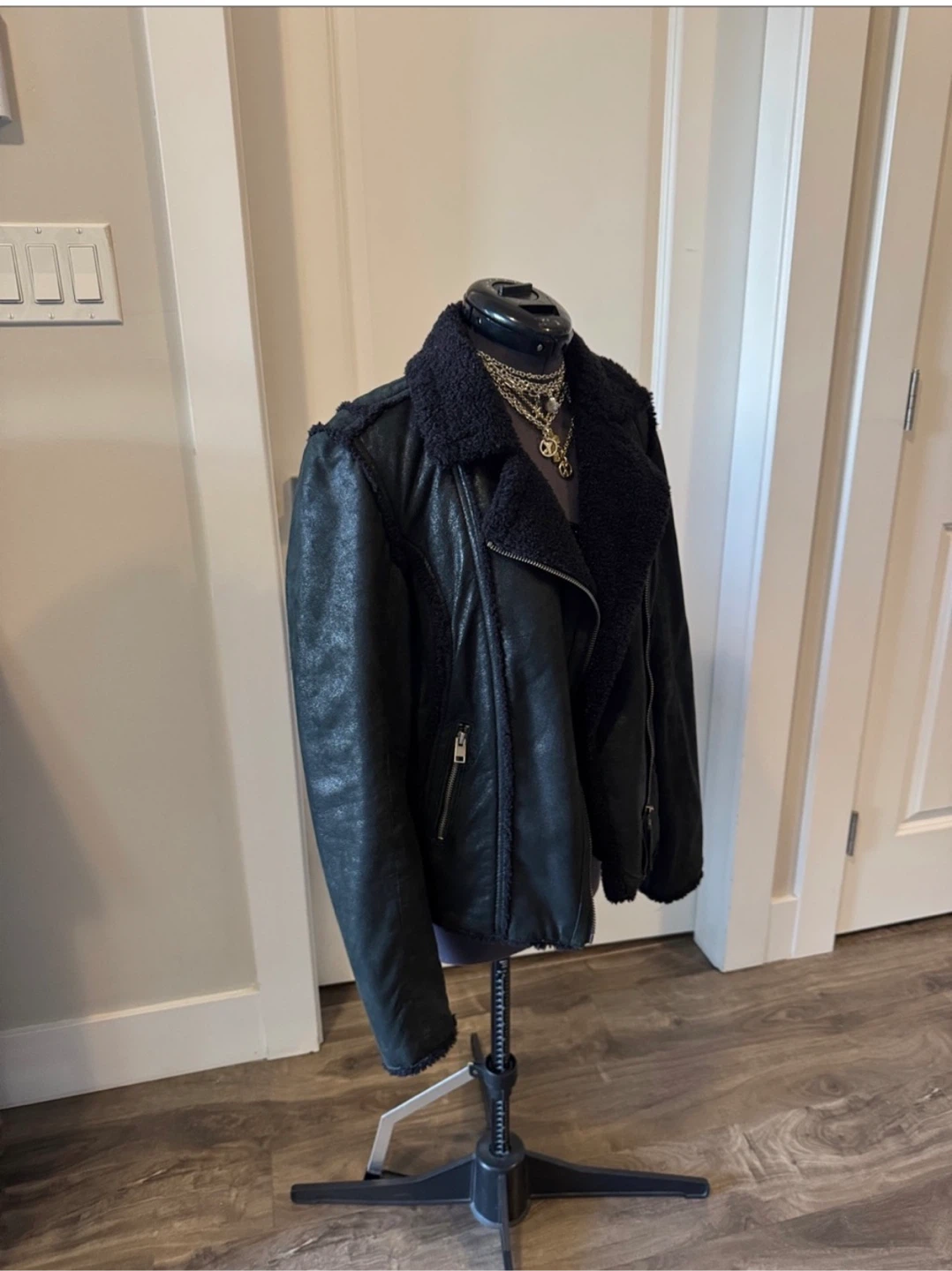 Lamb leather & Faux Shearling mauritus  Moto Jacket - photo 3