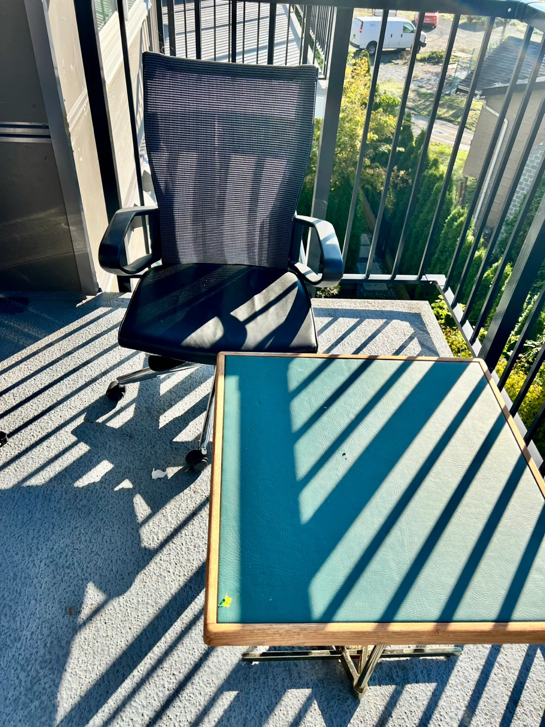 Office chair and Side solid table - photo 2