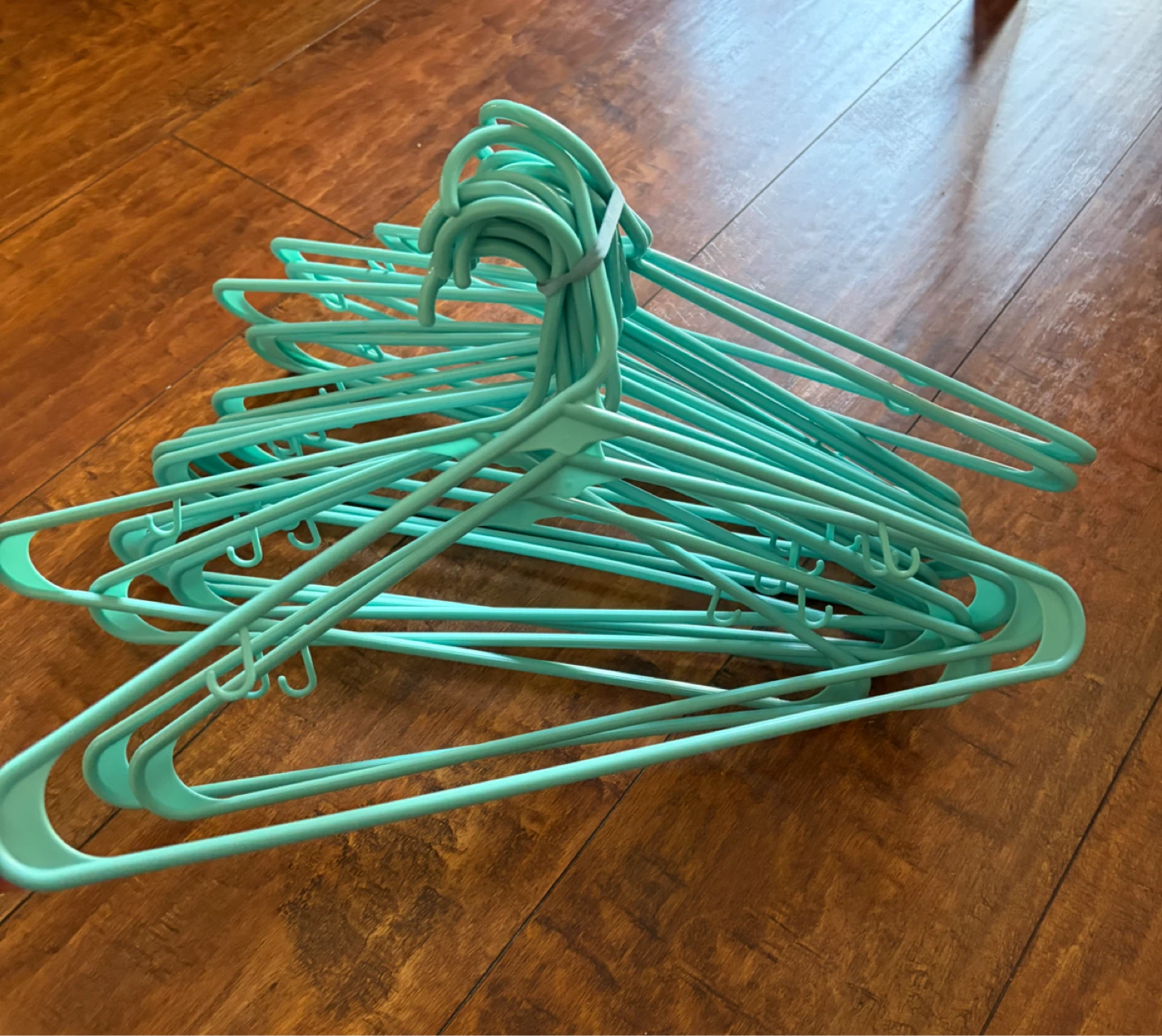 Set of 20 Turquoise Plastic Clothes Hangers - photo 2