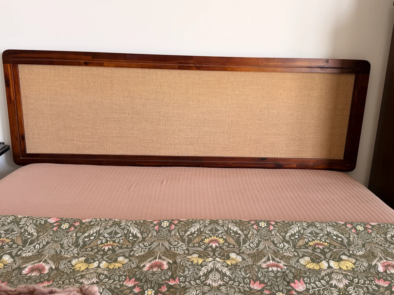 MOVING SALE - Queen size bed with wooden frame - photo 2