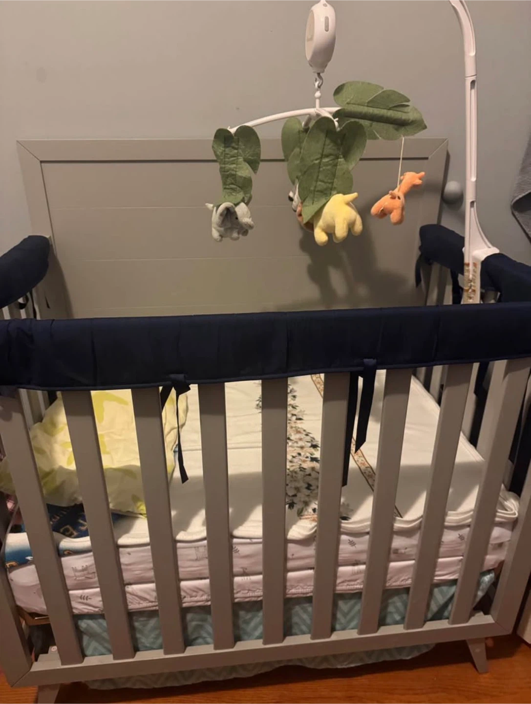 Dream on me: 2 in 1 baby/toddlers bed w/mattress