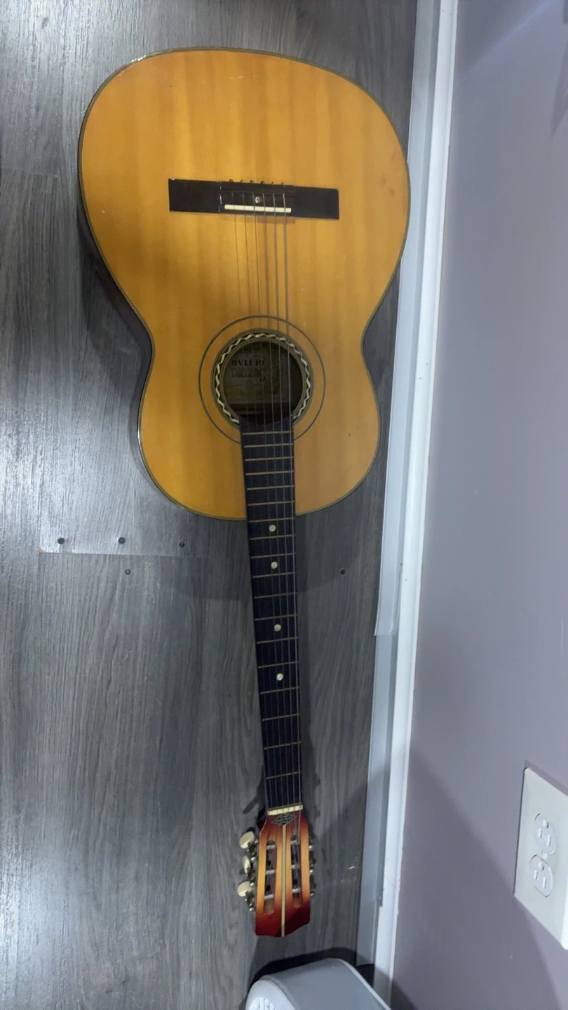Vintage Sazuki Classical Guitar
