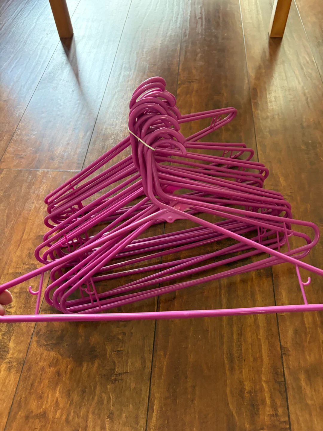 Set of 20 Pink Plastic Clothes Hangers - photo 2