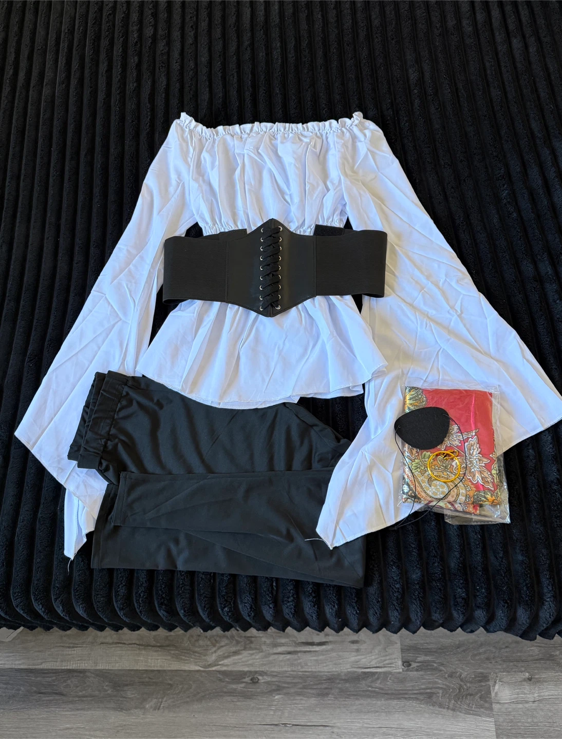 Size S Women's Pirate Halloween Costume Set - photo 2