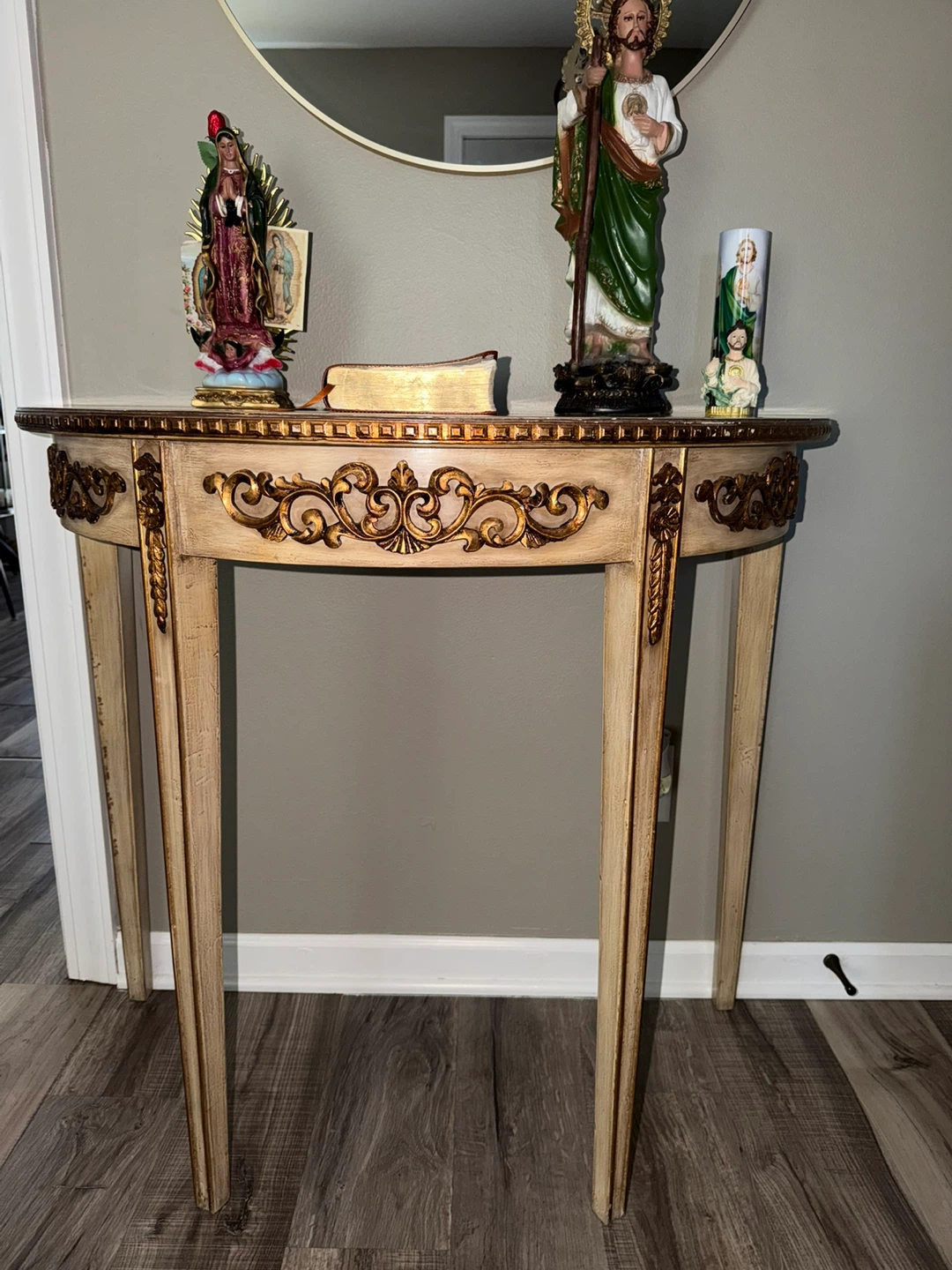Console table - photo 2