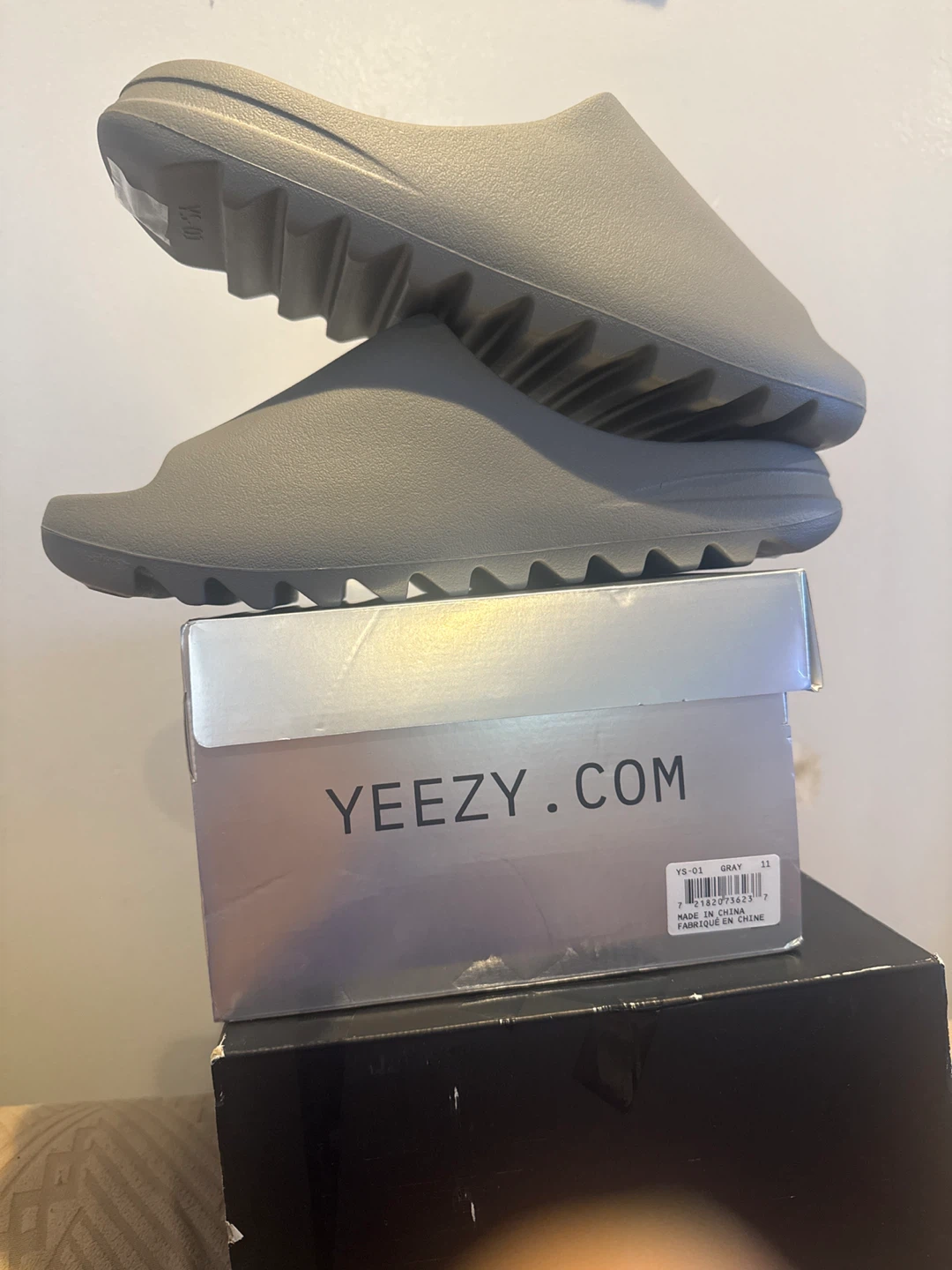 Yeezy Slides Gray