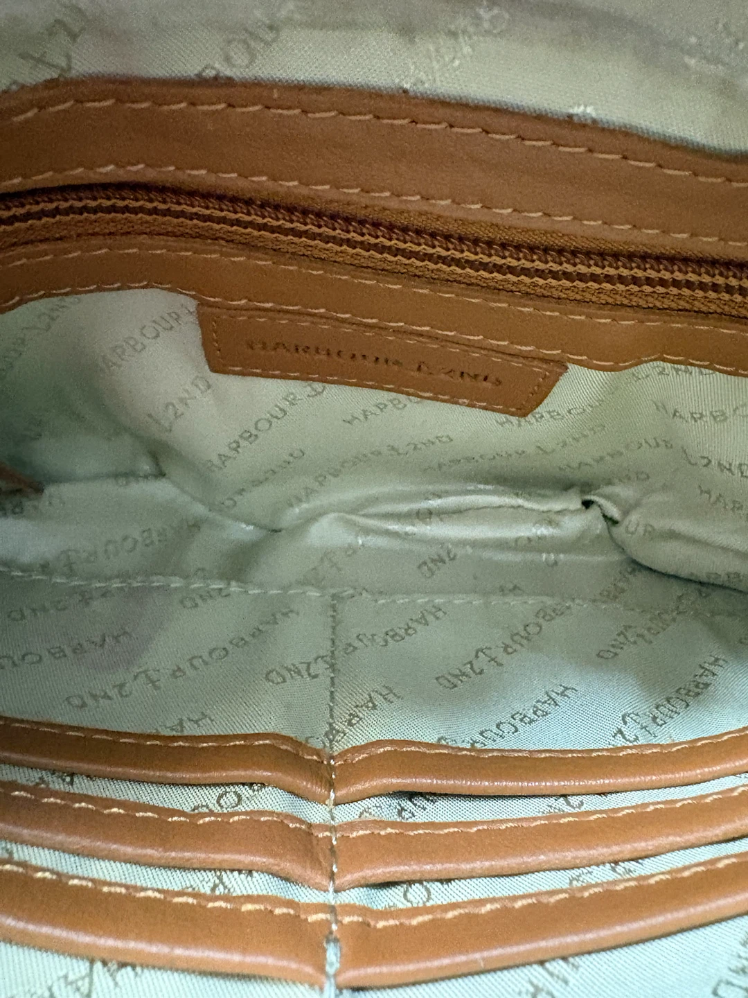 Harbour 2nd "Just Pure" Leather Triple Entry Crossbody Bag. - photo 3