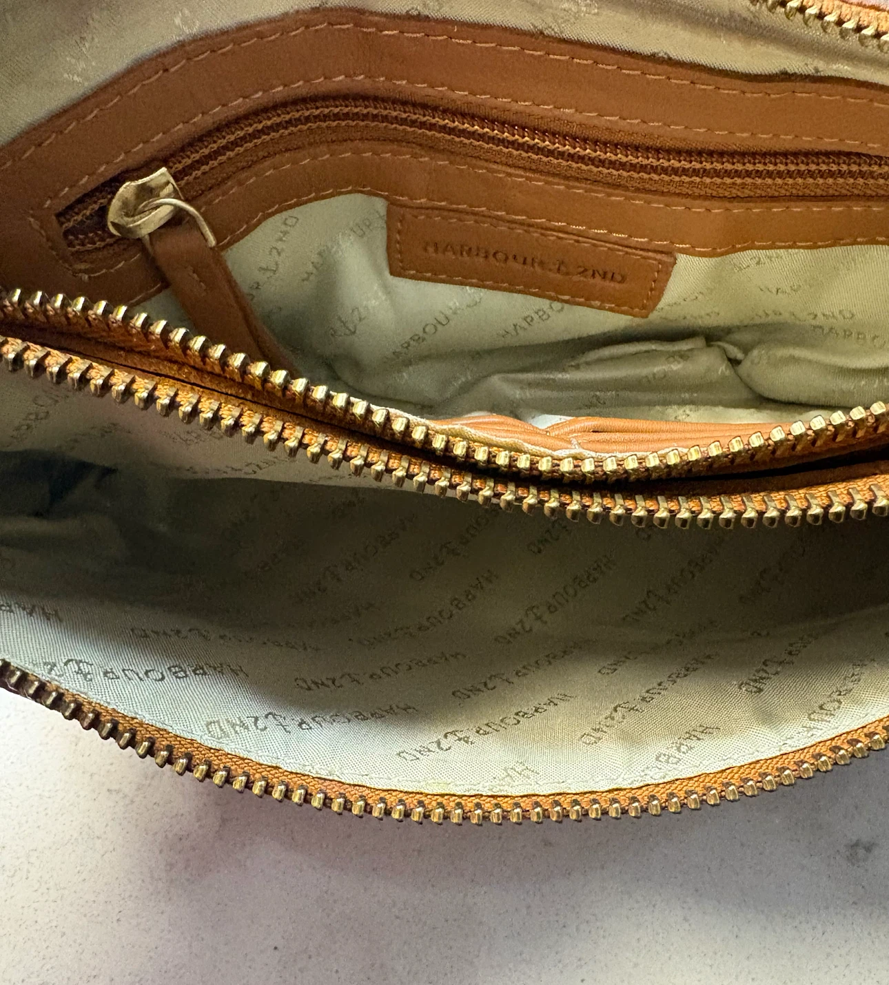 Harbour 2nd "Just Pure" Leather Triple Entry Crossbody Bag. - photo 5