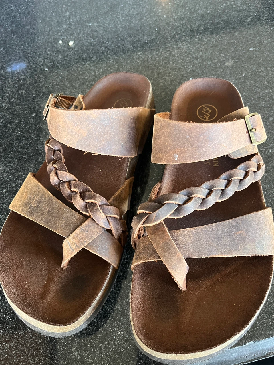 White mountain leather sandals size 6M - photo 2