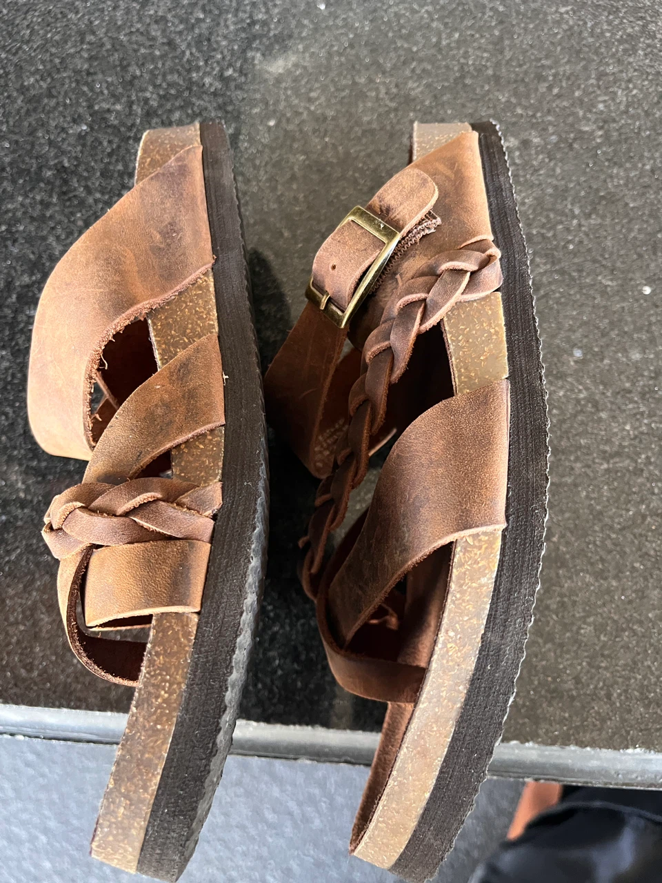 White mountain leather sandals size 6M - photo 3