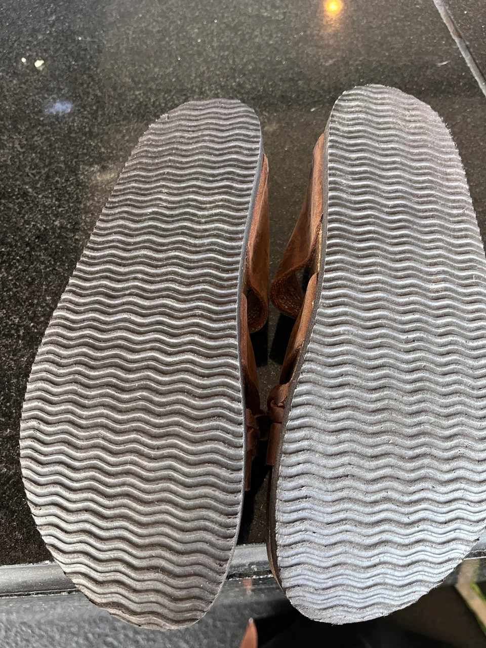 White mountain leather sandals size 6M - photo 4