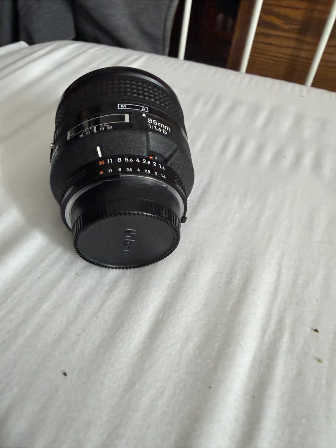 Nikon AF Nikkor 85mm f/1.4D Lens - photo 3