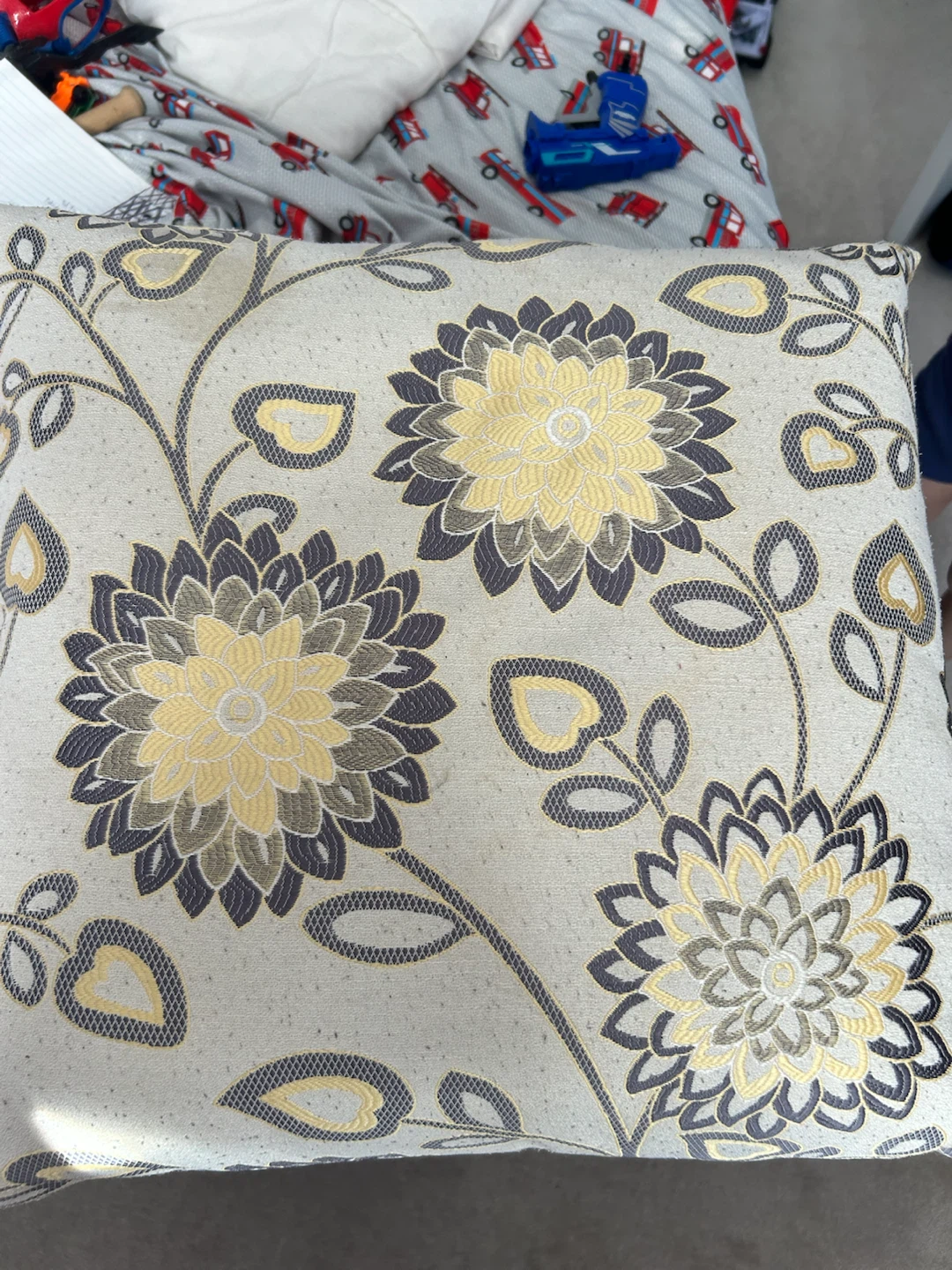 Assorted decorative pillows - photo 5