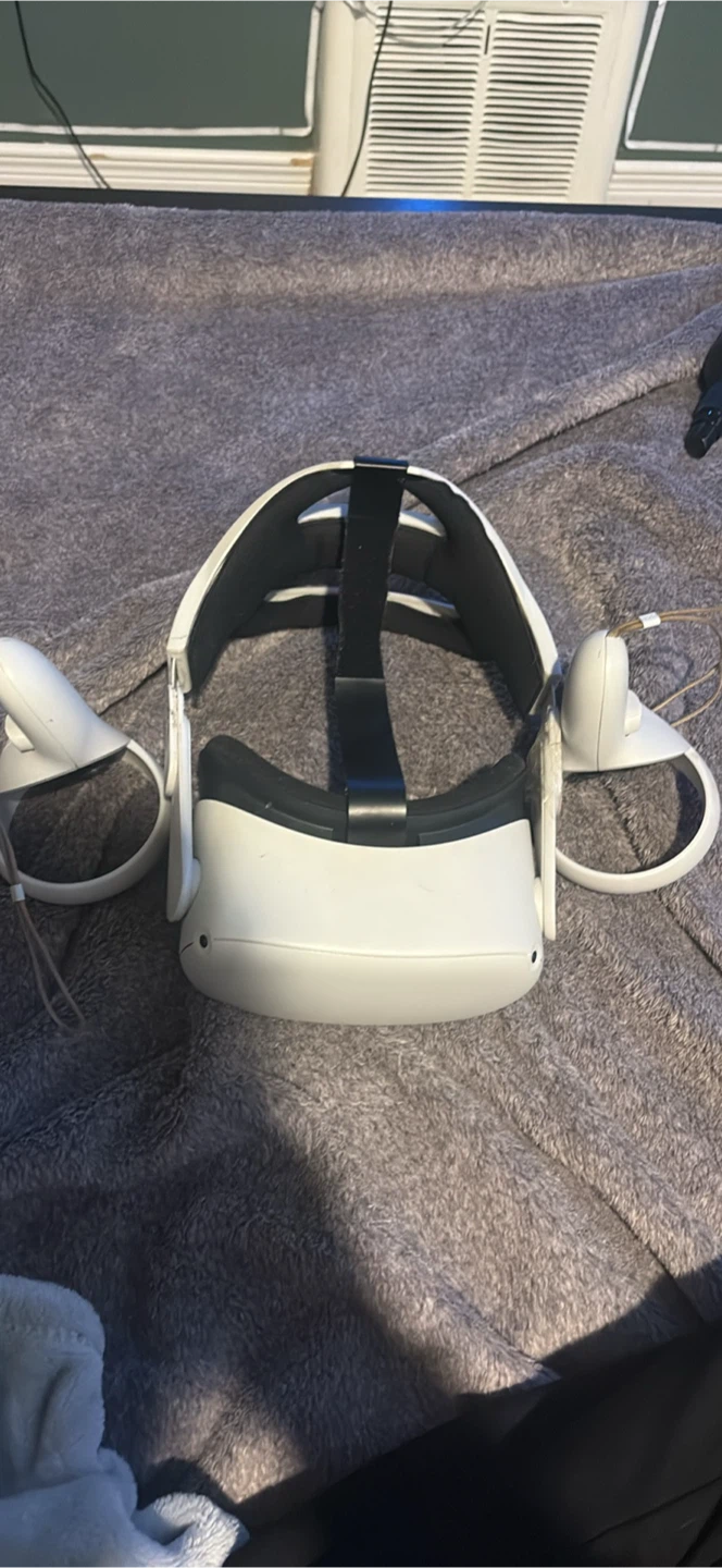Oculus Quest 2 VR Headset with Controllers
