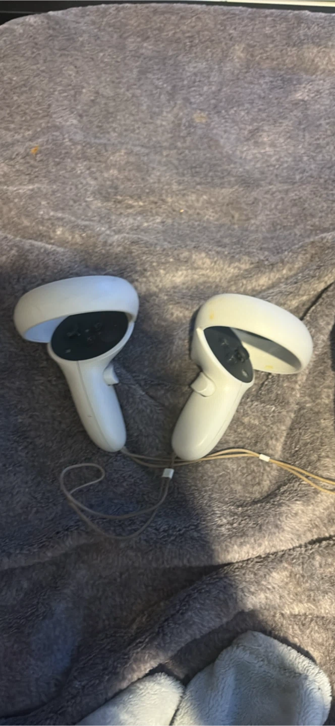 Oculus Quest 2 VR Headset with Controllers - photo 2