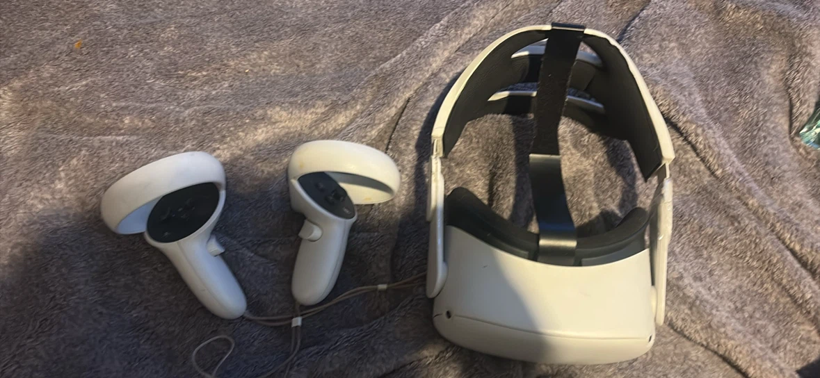 Oculus Quest 2 VR Headset with Controllers - photo 3